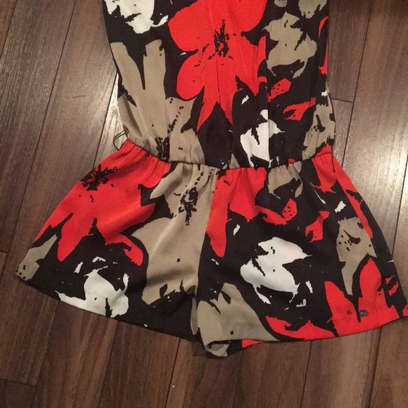 GUESS Sleeveless Sexy Satin Like Romper Size S - Picture 4 of 13